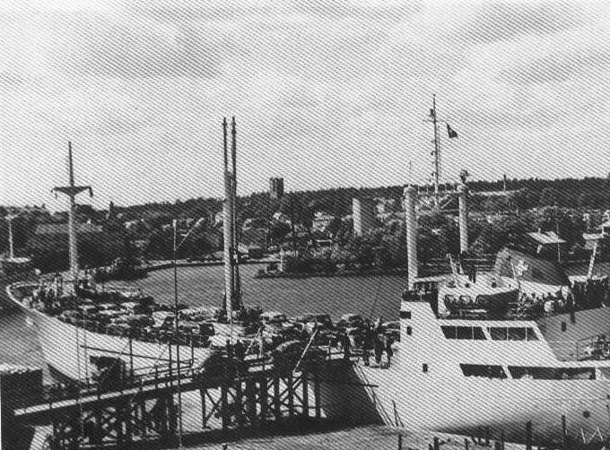 Nordpol (II) lastar bilar i Oskarshamn foto: Krister Bång
