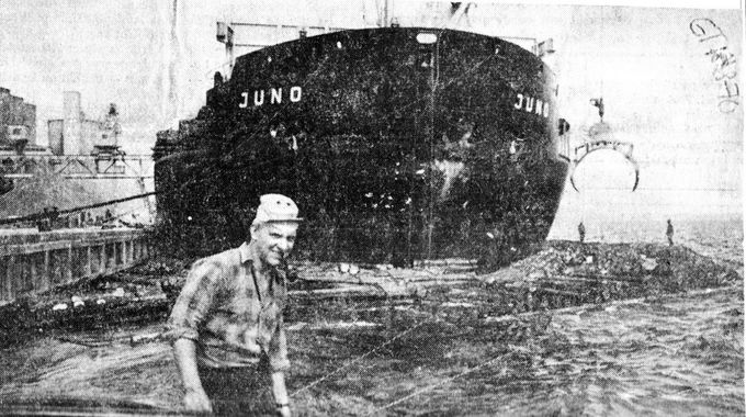 Bild: Torsten Karlsson på ”Pilen” med bjässen Juno i bakgrunden Juno: 
