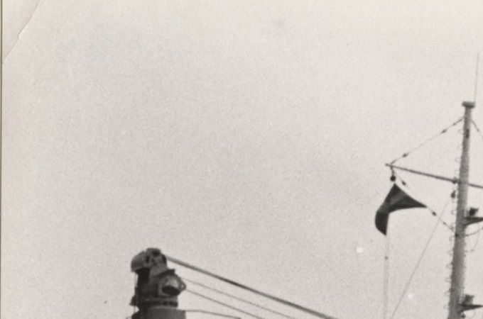 Rysk tankfartyg på resa till Shells oljeterminal RASTA  Lidingö 
Råkade komma ivägen för ett större fartyg på resa mot Frihamnen StockholmÖvrigt: Efter kollisionen 24 oktober 1967 mellan lastmotorfartyget CANADA från Rederi AB Nordstjernan och det sovjetiska tankmotorfartyget RAVA RUSSKAYA i Halvkakesundet söder om Lidingö. RAVA RUSSKAYA i förgrunden, CANADA bakom.