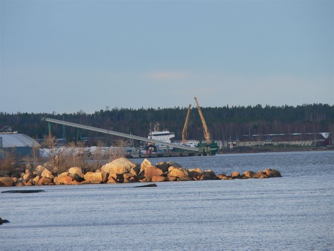FLISKAJEN ORRSKÄR bakom stenhögen..