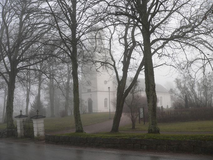 LÖSENS kyrka 2022 vår bröllopskyrka 1977